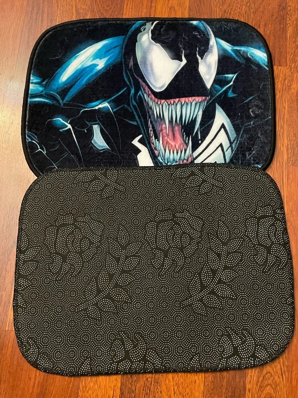 Venom rugs